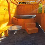 Lilijka-jacuzzi Z Widokiem Na Gory 포로닌
